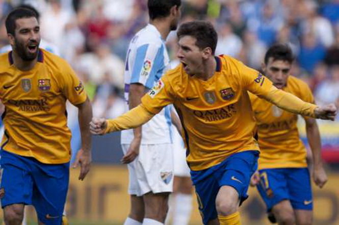 Messi ăn mừng bàn thắng vào lưới Malaga. Ảnh: Reuters