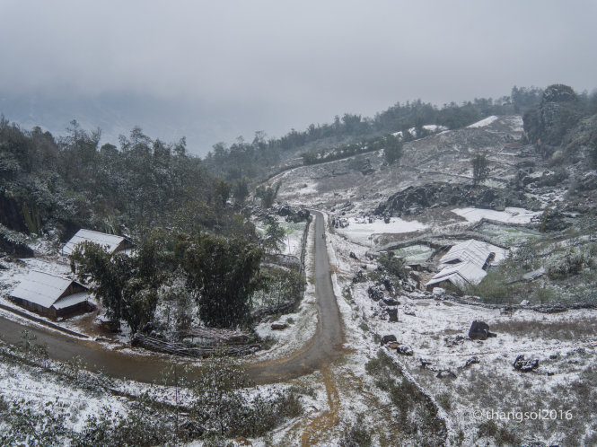 Tuyết phủ trắng một bản làng ở Sa Pa, Lào Cai - Ảnh: Thắng Sói