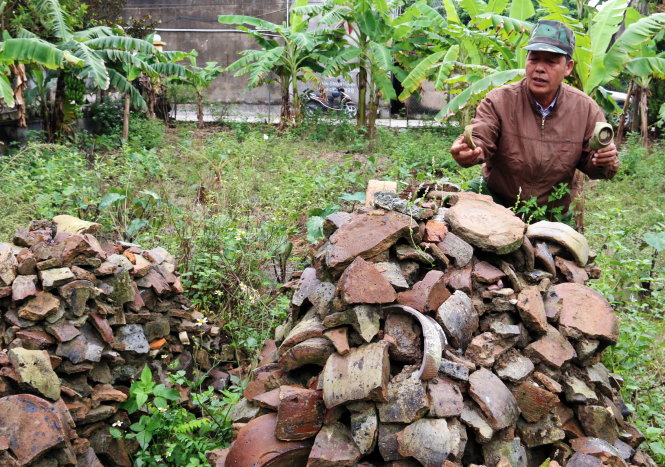 Đống bao nung và mảnh gốm khai quật vào năm 2014 tại trung tâm làng Chu Đậu - Ảnh: Thái Lộc