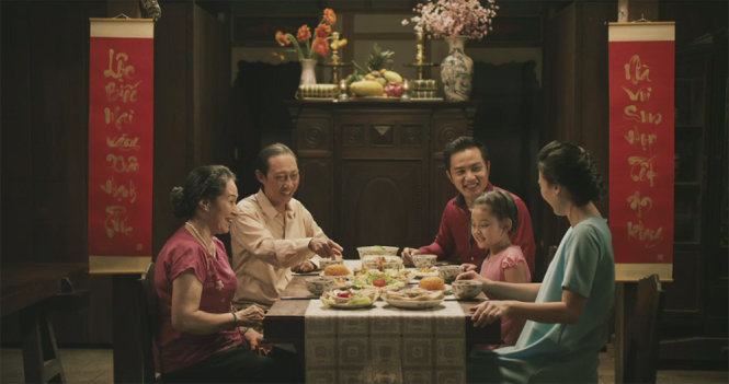 Đón tết là niềm vui chung của mọi gia đình vào dịp cuối năm. Hãy cùng nhau xem hình ảnh về các hoạt động đón tết truyền thống tại Việt Nam để cảm nhận hết không khí đón xuân tuyệt vời nhất!