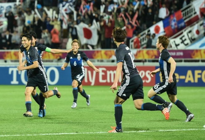 Các cầu thủ U-23 Nhật Bản ăn mừng bàn thắng vào lưới Iraq. Ảnh: AFC