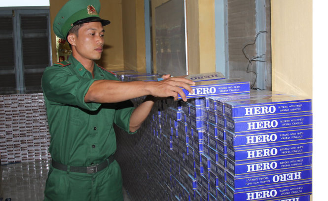 Số lượng thuốc lá “khủng” bị đồn biên phòng Phú Hội (An Giang) thu giữ  - Ảnh: N.Đ.Thắng