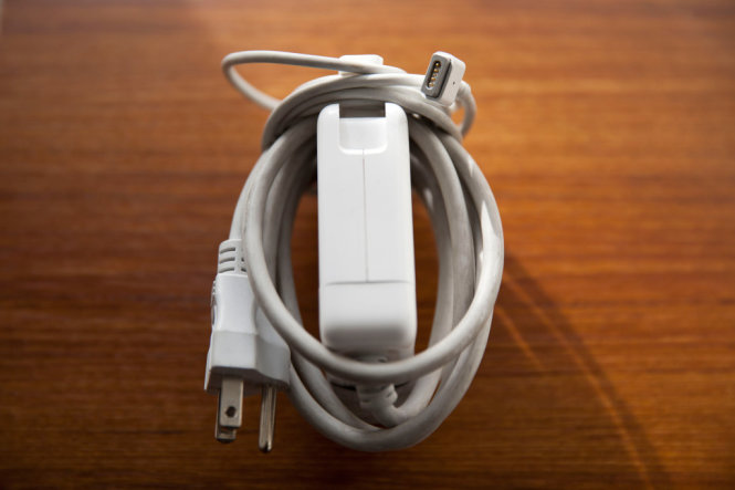 Bộ sạc điện cho máy Macbook của Apple - Ảnh minh họa: Wired.com