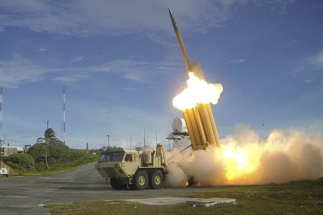 Tên lửa đánh chặn THAAD được phóng đi trong một cuộc thử nghiệm của quân đội Mỹ - Ảnh: Reuters