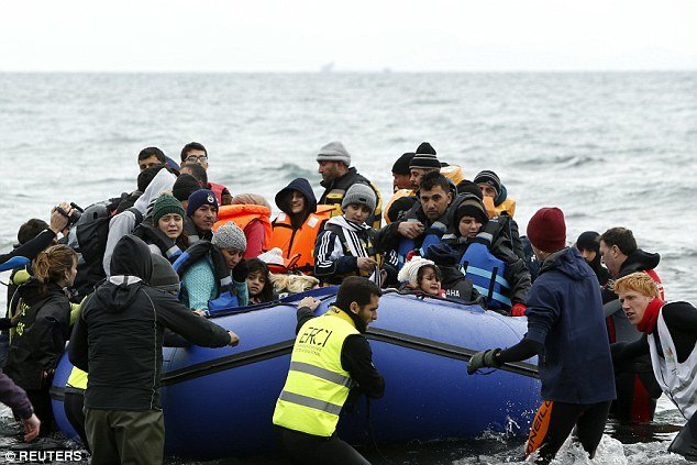 Trẻ em chiếm khoảng 27% người di cư và tị nạn đi vào châu Âu - Ảnh: Reuters