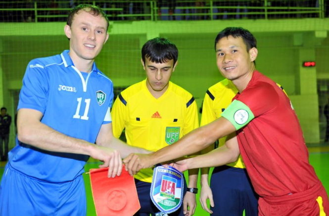 Tuyển futsal VN trong trận giao hữu hoà Uzbekistan 3-3. Ảnh: Quang Thắng