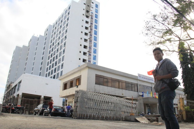 Công trình khách sạn Royal Lotus Đà Nẵng từng bị kiểm tra thiết bị vận chuyển lên cao - Ảnh: Trường Trung