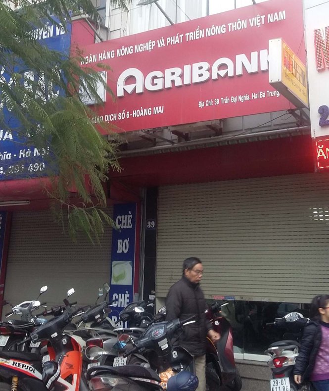 Chi nhánh ngân hàng Agribank trên phố Trần Đại Nghĩa (Q. Hai Bà Trưng, Hà Nội) đã tạm dừng hoạt động để phục vụ công tác điều tra - Ảnh: Quang Thế