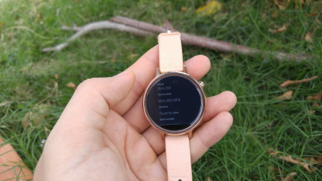 Đồng hồ thông minh (smartwatch) Motorola Moto 360 (2015) dùng Android Wear - Ảnh: Phong Vân