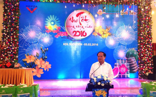 Ông Tất Thành Cang - phó bí thư Thành ủy TP.HCM phát biểu cảm ơn sự đóng góp của đội ngũ công nhân toàn thành phố trong năm 2015 - Ảnh : Đại Việt