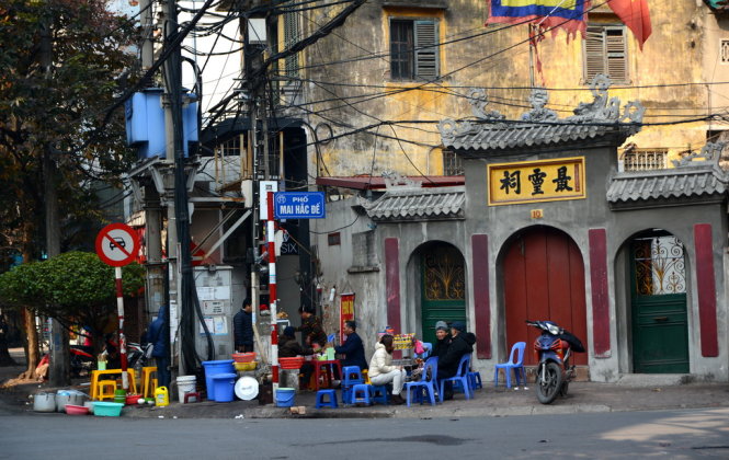 Quán ăn đầu phố Mai Hắc Đế - Ảnh Phạm Tô Chiêm