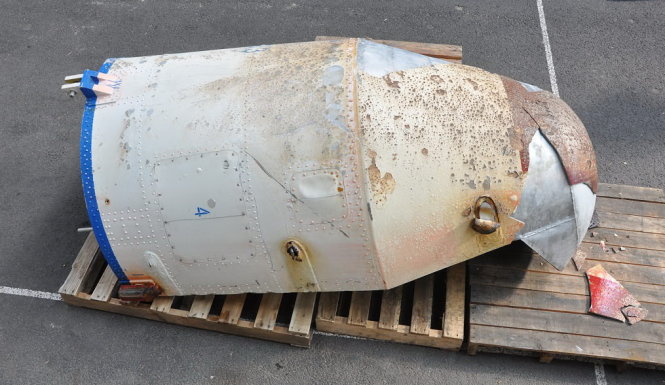 Một mảnh tên lửa do phía Hàn Quốc tìm thấy trên biển - Ảnh: Reuters