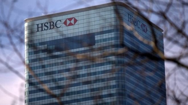 Tập đoàn ngân hàng HSBC tuyên bố sẽ không dời trụ sở khỏi London như dự định trước đó của họ - Ảnh: BBC