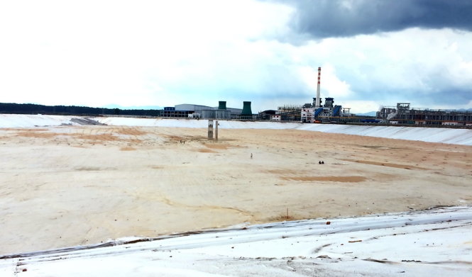 Một hồ chứa bùn đỏ tại Nhà máy alumin Tân Rai thời điểm thi công năm 2013 - Ảnh: Chính Thành