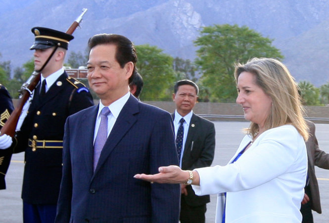 Thủ tướng Nguyễn Tấn Dũng cùng đoàn đại biểu cấp cao Việt Nam tới sân bay quốc tế Palm Spring, bang California, dự Hội nghị cấp cao đặc biệt ASEAN - Hoa Kỳ - Ảnh: TTXVN