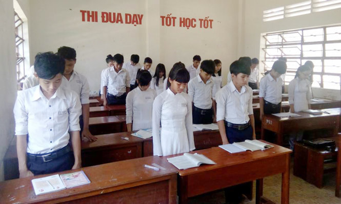 Học sinh Trường THPT An Thới tưởng niệm nhân sự kiện 17-2 - Ảnh từ facebook của thầy giáo Nguyễn Duy Khánh.
