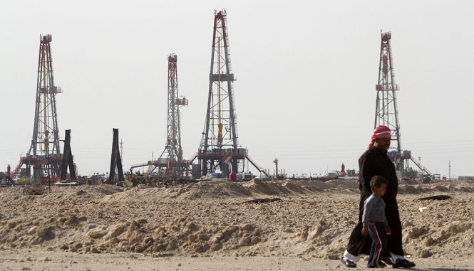 Một mỏ dầu tại thành phố Basra, Iraq - Ảnh: Reuters