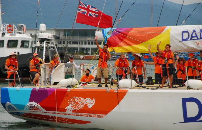 Anh An cùng đội trên thuyền buồm mang tên Đà Nẵng - Ảnh: Việt Hùng