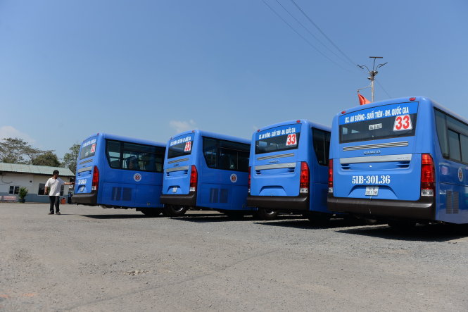Dàn xe buýt sử dụng khí nén thiên nhiên chuẩn bị đi vào hoạt động vào đầu tháng 3 năm 2016 - Ảnh: Hữu Khoa