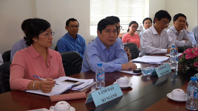 Ông Nguyễn Thành Phong Chủ tịch Uỷ ban nhân dân Thành Phố đang trao đổi về sự cần thiết đầu tư dự án cải thiện môi trường nước ở thành phố GDD3 - Ảnh: Chế Thân