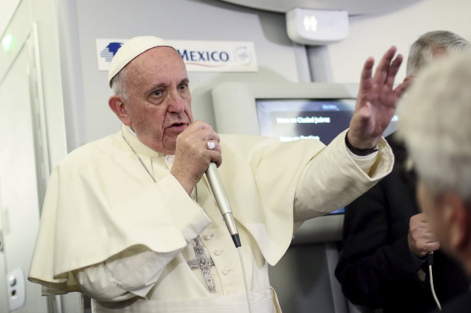 Giáo hoàng Francis chỉ trích tỷ phú Donald Trump - Ảnh: Reuters