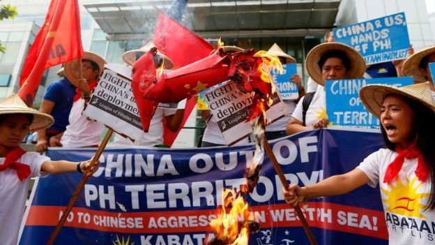 Biểu tình phản đối Trung Quốc ở Philippines (AP)
