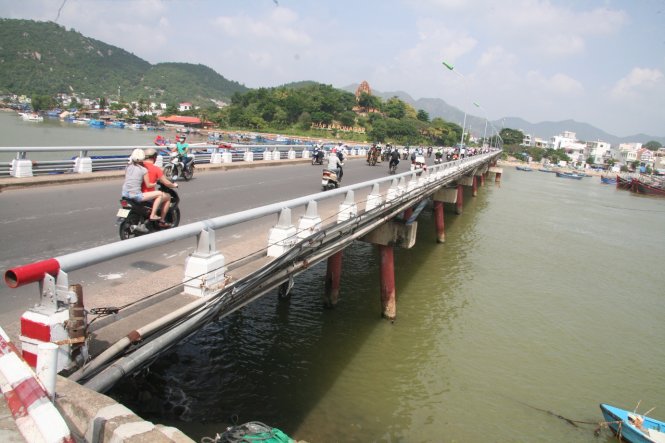 Cầu Xóm Bóng, TP Nha Trang đang xuống cấp - Ảnh: P.S.Ngân