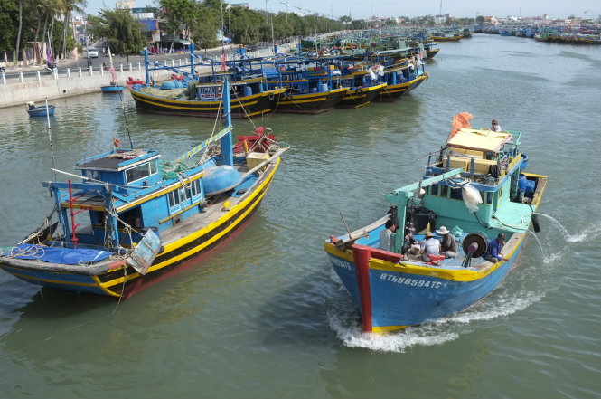 Ngư dân Bình Thuận trước chuyến ra khơi trong dịp Tết Nguyên đán - Ảnh: H.Linh