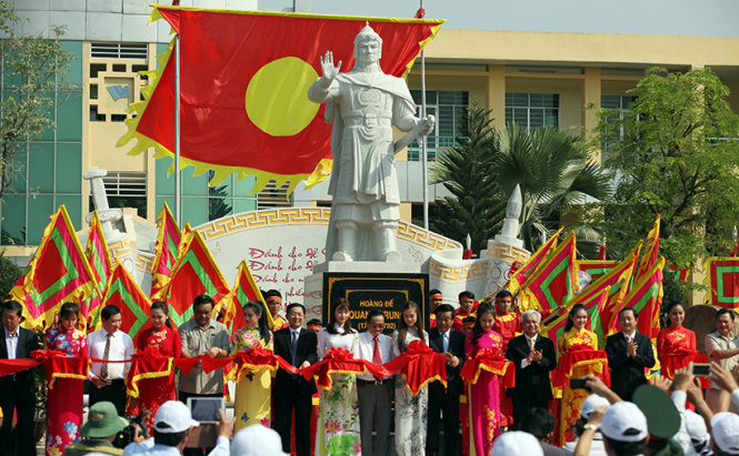 Tượng Hoàng đế Quang Trung tại buổi khánh thành - Ảnh: Công Tâm