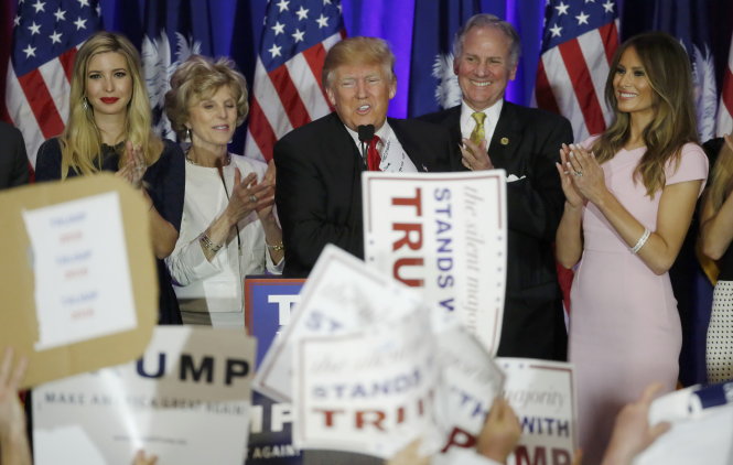 Tỷ phú Donald Trump phát biểu mừng thắng lợi ở South Carolina - Ảnh: Reuters