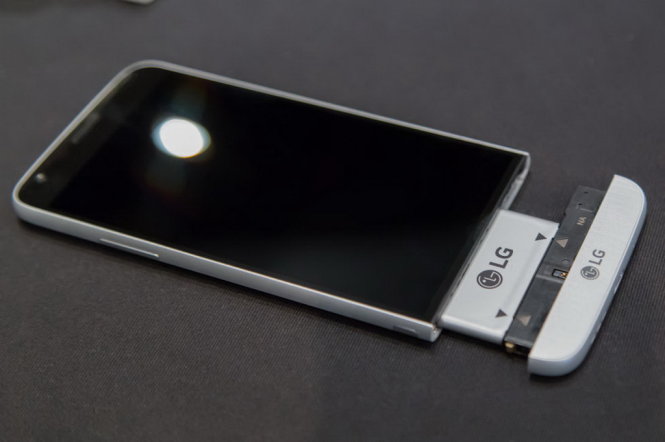 Smartphone dạng khối LG G5 - Ảnh: ArsTechnica