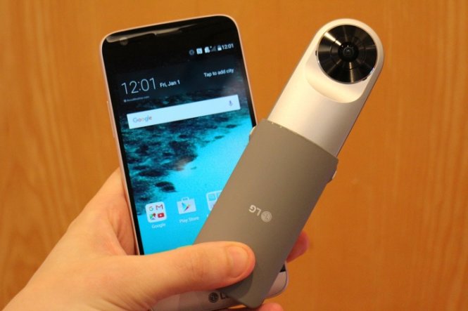 Thiết bị camera LG 360 Cam và smartphone LG G5- Ảnh: Digital Trends