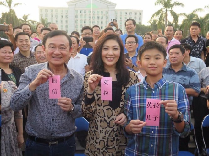 Ông Thaksin (trái) và bà Yingluck (giữa) đang muốn dùng truyền thông nước ngoài để gây sức ép với chính phủ Thái. Ảnh: AFP