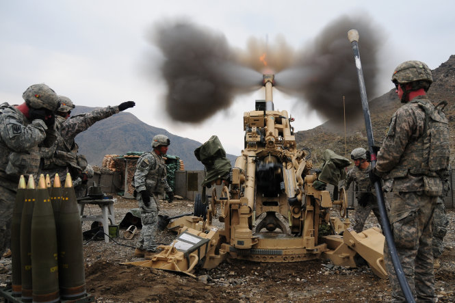 Binh sĩ quân đội Mỹ bắn pháo cối M777 Howitzer - Ảnh: Army.mil