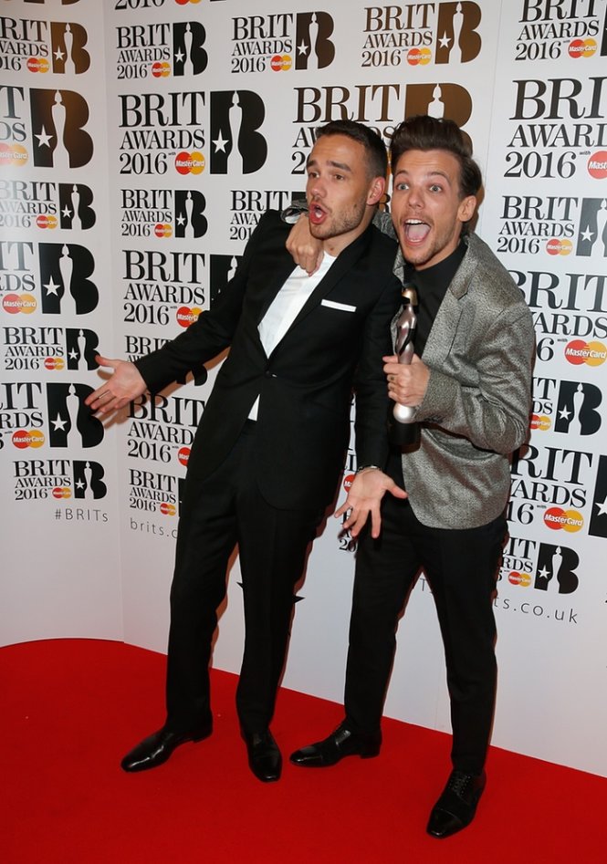 Liam Payne và Louis Tomlinson vủa One Direction với giải Video của năm do người hâm mộ bình chọn - Ảnh: Getty Images