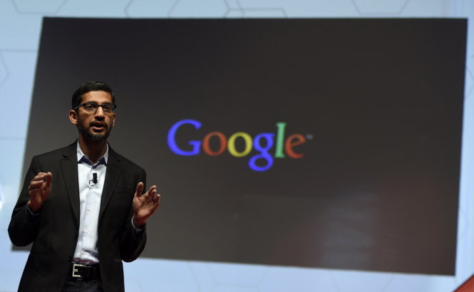 Tổng giám đốc điều hành Google Sundar Pichai ủng hộ tập đoàn Apple trong cuộc chiến pháp lý với giới chức Mỹ - Ảnh: AFP