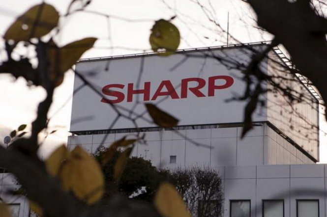 Thương vụ mua bán Sharp đã bị đình lại  vào phút chót khiến cổ phiếu tập đoàn giảm mạnh ngày 26-2 - Ảnh: Reuters