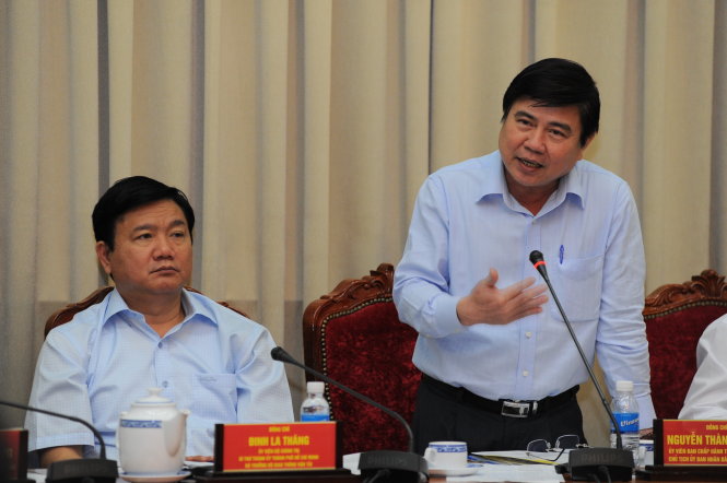 Ông Nguyễn Thành Phong, Chủ tịch UBND TP.HCM, chỉ đạo các ban, ngành đẩy mạnh công tác giữa TP.HCM và Bộ GTVT chiều 27-2 - Ảnh: Tự Trung