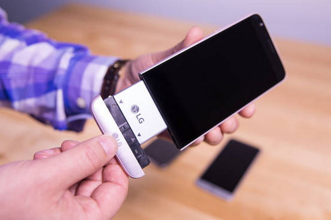Smartphone chủ lực của LG năm 2016 ra mắt tại MWC 2016 có thiết kế cách tân dạng khối lắp ráp - Ảnh: Wall Street Journal