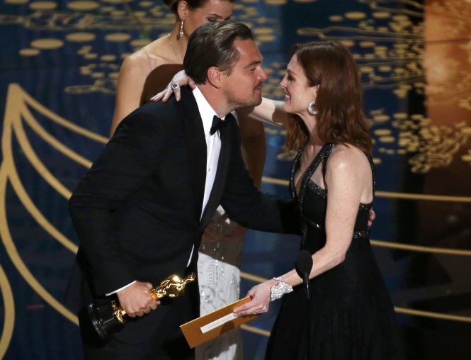Leonardo DiCaprio nhận giải Oscar 2016