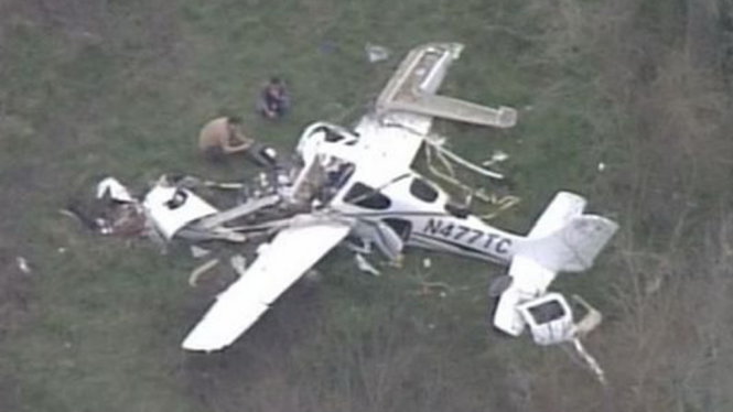 Hiện trường máy bay rơi ở Texas - Ảnh: wfaa.com