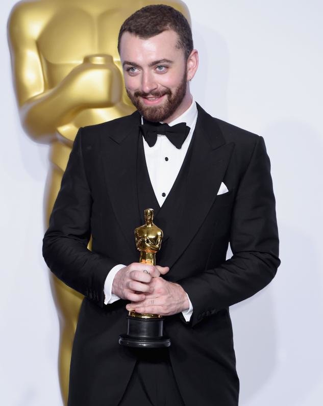 Sau một Qủa cầu vàng, Sam Smith ẵm luôn giải Oscar danh giá trong sự ngạc nhiên của nhiều người - Ảnh