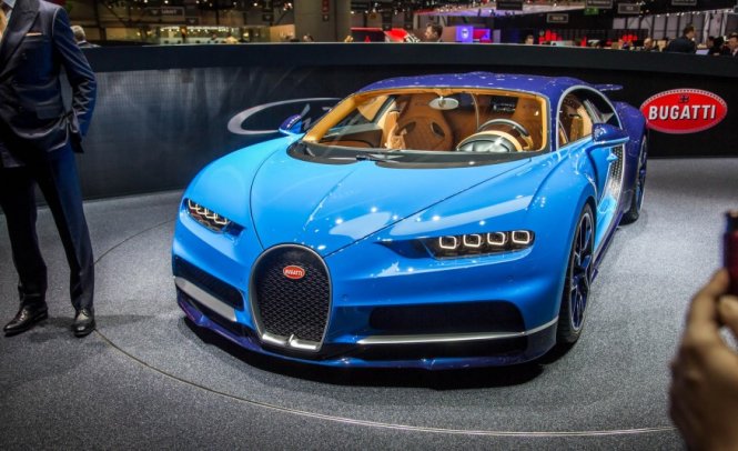 Bugatti Chiron mẫu xe thương mại nhanh nhất thế giới - Ảnh: Car and driver