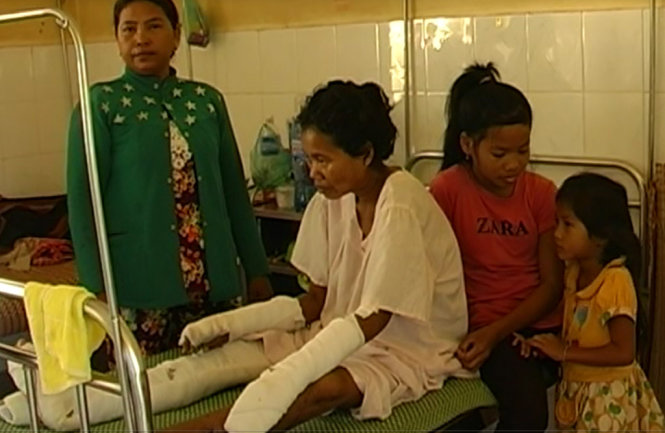Chị Thị Tho đang điều trị tại Bệnh viện Đa khoa huyện Lộc Ninh - Ảnh: Nhất Nguyên