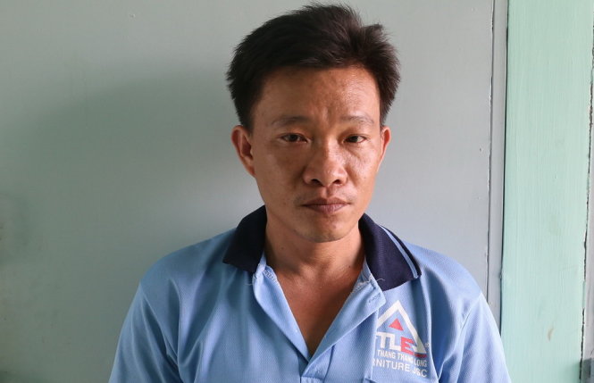 Nguyên cán bộ văn phòng đăng ký quyền sử dụng đất của tỉnh Vĩnh Long bị bắt khi đang trốn lệnh truy nã, làm công nhân tại Bình Dương - Ảnh: BÁ SƠN