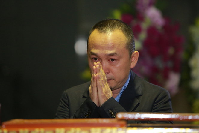 Nhạc sĩ Quốc Trung không giấu được những giọt nước mắt - Ảnh: CTV