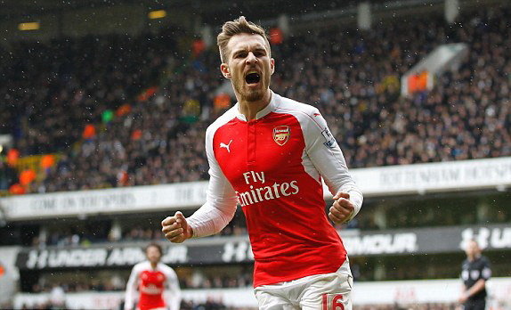 Ramsey ăn mừng bàn thắng vào lưới Tottenham. Ảnh: AFP