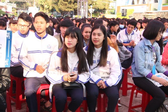 Các học sinh dự chương trình tư vấn tuyển sinh - hướng nghiệp 2016 tại Gia Lai sáng 5-3 - Ảnh: Trần Huỳnh