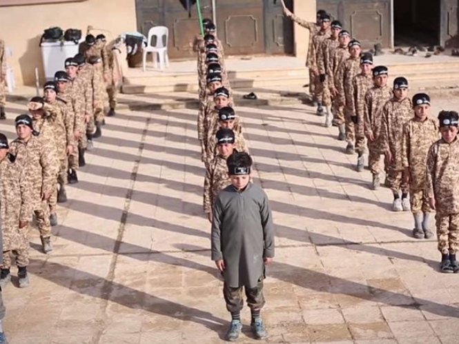 IS xây dựng thế hệ chiến binh tương lai của chúng khi hơn 31.000 phụ nữ đang mang thai trên lãnh địa IS - Ảnh: Independent