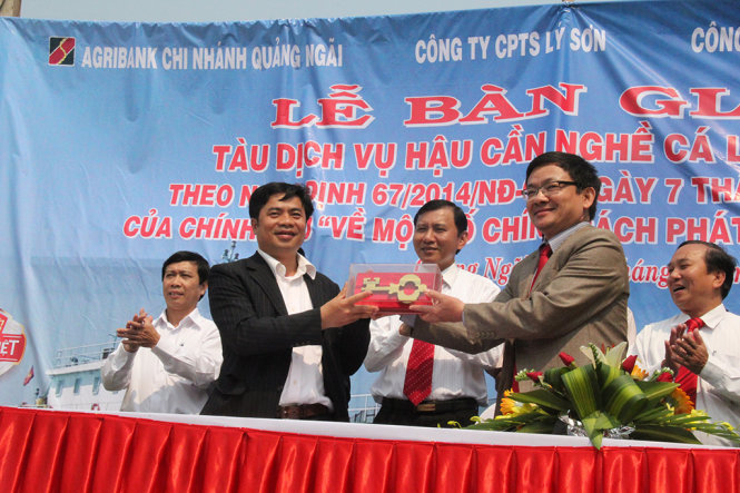 Lễ bàn giao tàu cho Công ty cổ phần thủy sản Lý Sơn - Ảnh: Trần Mai